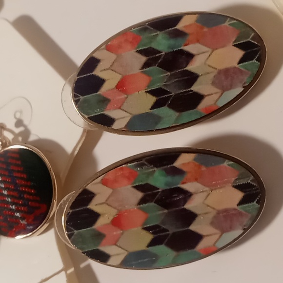 4 pair of assorted earrings all like new - Picture 3 of 10